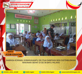 BABINSA KORAMIL 02/BANUHAMPU SEI PUA DAMPINGI BGN DISTRIBUSIKAN MAKANAN SEHAT DI SD 09 BATU PALANO