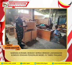 BABINSA KORAMIL 06/BASO SERDA HEMIADI LAKSANAKAN KOMSOS DENGAN PENGRAJIN MEBEL DI TABEK PANJANG
