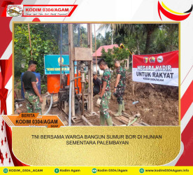 TNI BERSAMA WARGA BANGUN SUMUR BOR DI HUNIAN SEMENTARA PALEMBAYAN
