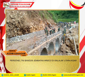 PERSONEL TNI BANGUN JEMBATAN ARMCO DI MALALAK UTARA AGAM