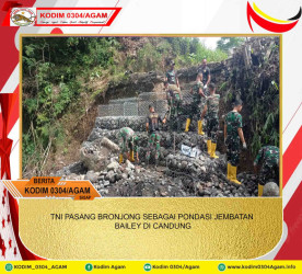 TNI PASANG BRONJONG SEBAGAI PONDASI JEMBATAN BAILEY DI CANDUNG