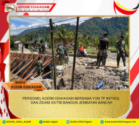 PERSONEL KODIM 0304/AGAM BERSAMA YON TP 897/SGL DAN ZIDAM XX/TIB BANGUN JEMBATAN BANCAH
