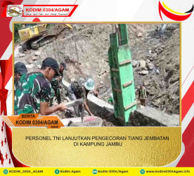 PERSONEL TNI LANJUTKAN PENGECORAN TIANG JEMBATAN DI KAMPUNG JAMBU